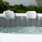HOME DELUXE - Outdoor Whirlpool - SPLASH + Kissen, Getränkehalter und Sonnendach - Farbe: Grau - ⌀ 208 cm, 130 Luftdüsen - inkl. Abdeckung, Reparaturset, Filterset I Außen Spa für 6 Personen – Bild 7