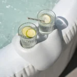 HOME DELUXE - Outdoor Whirlpool - SPLASH + Kissen, Getränkehalter und Sonnendach - Farbe: Grau - ⌀ 208 cm, 130 Luftdüsen - inkl. Abdeckung, Reparaturset, Filterset I Außen Spa für 6 Personen – Bild 8